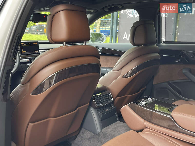 Седан Audi A8 2016 в Ровно