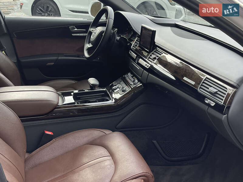 Седан Audi A8 2016 в Ровно