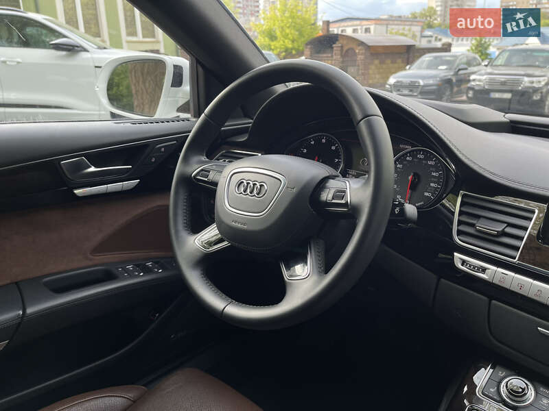Седан Audi A8 2016 в Ровно