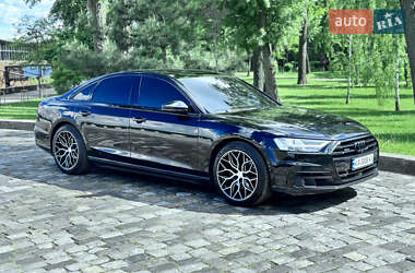 Седан Audi A8 2017 в 