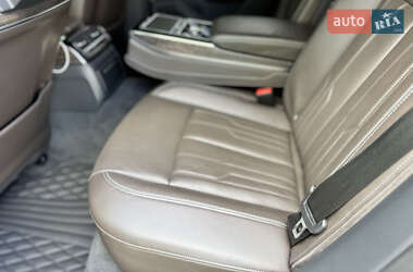 Седан Audi A8 2017 в 
