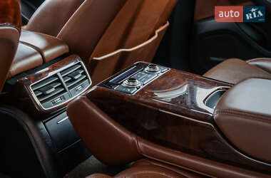 Седан Audi A8 2016 в 