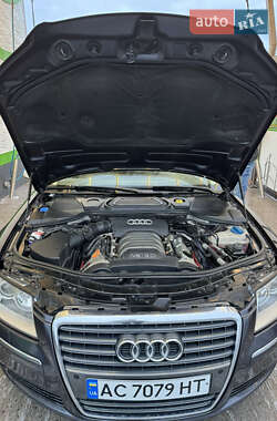 Седан Audi A8 2004 в 