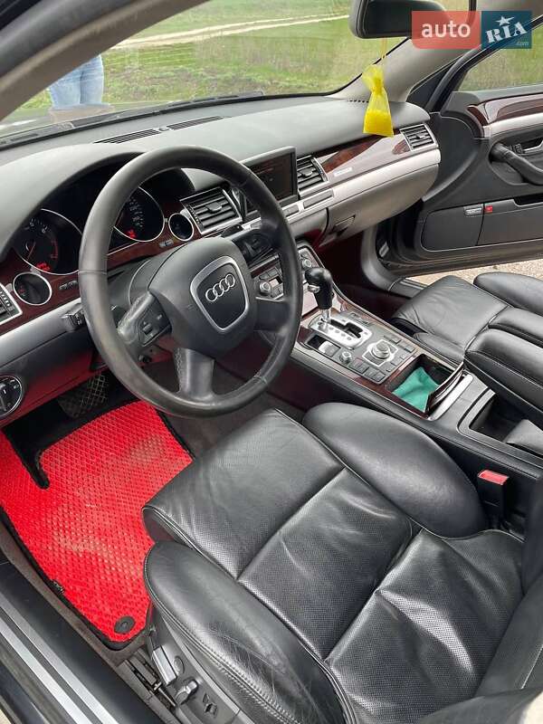 Седан Audi A8 2004 в Хоросткові