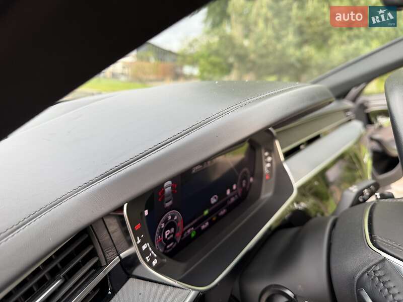 Седан Audi A8 2021 в Киеве