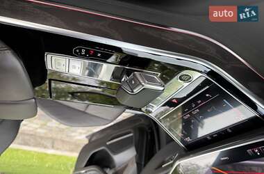 Седан Audi A8 2021 в 