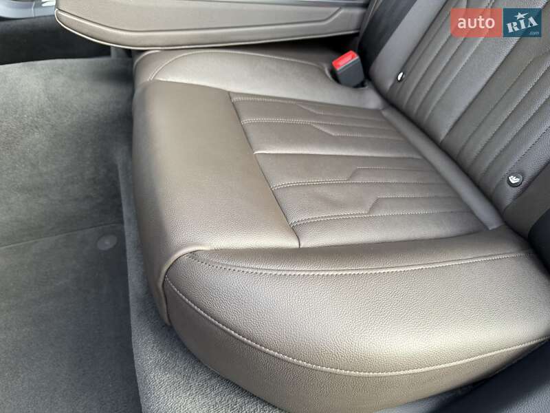Седан Audi A8 2021 в Киеве