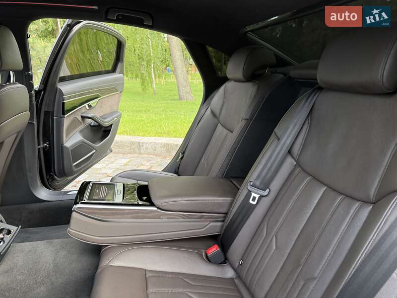 Седан Audi A8 2021 в Киеве