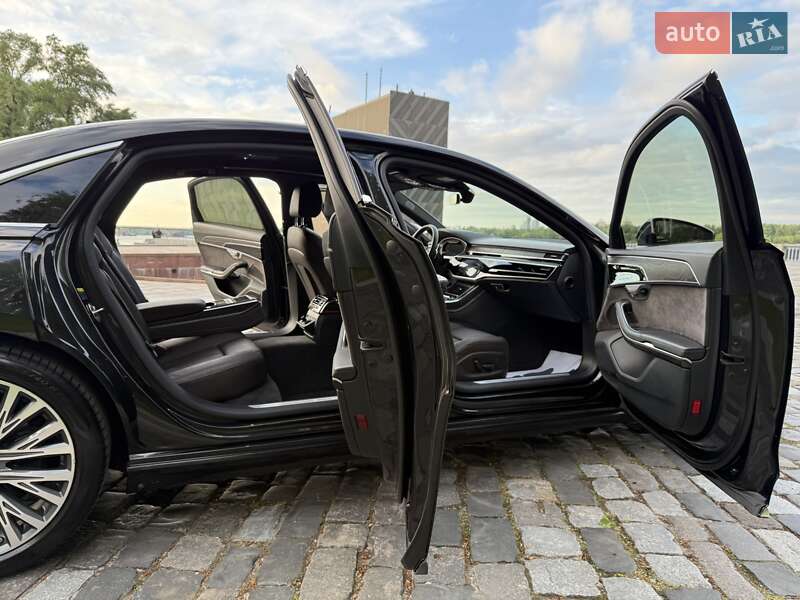 Седан Audi A8 2021 в Киеве