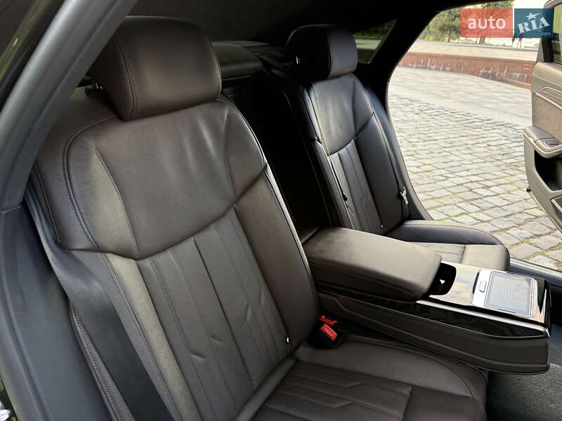 Седан Audi A8 2021 в Киеве