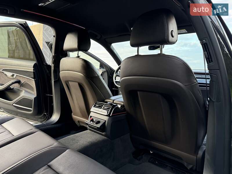 Седан Audi A8 2021 в Киеве