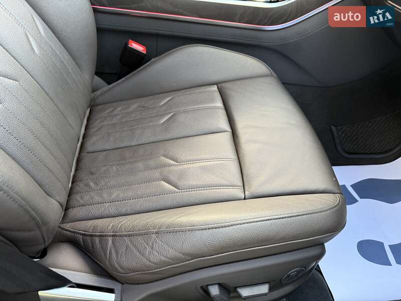 Седан Audi A8 2021 в Киеве