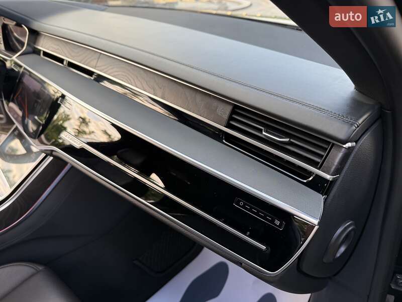 Седан Audi A8 2021 в Киеве