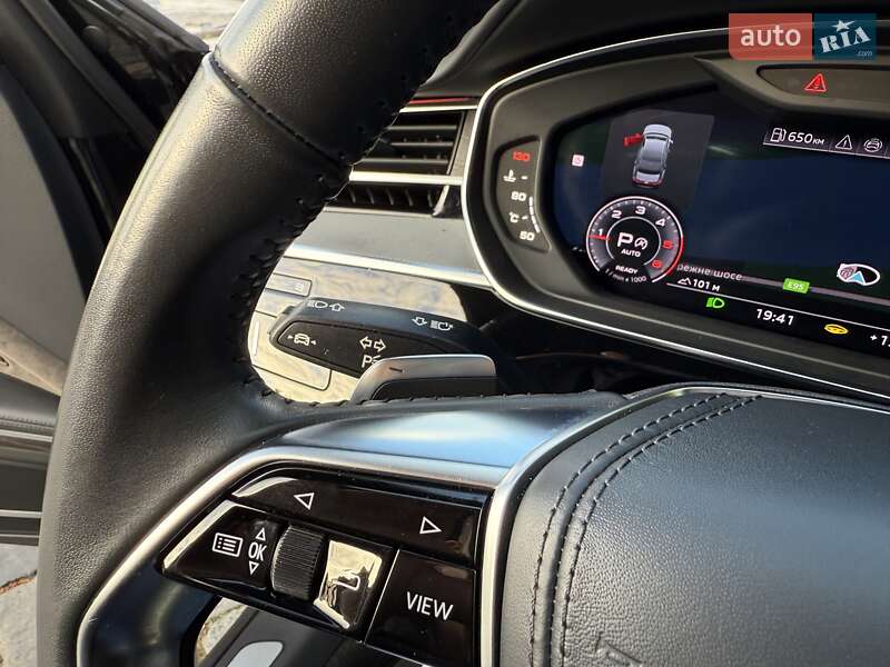 Седан Audi A8 2021 в Киеве