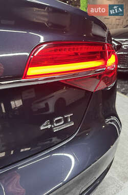 Седан Audi A8 2016 в 