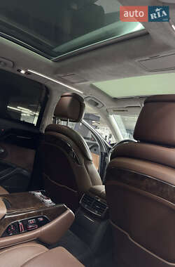 Седан Audi A8 2016 в 