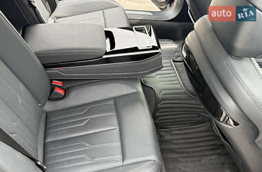 Седан Audi A8 2019 в 