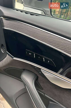 Седан Audi A8 2019 в 