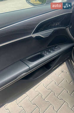 Седан Audi A8 2019 в 