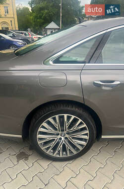 Седан Audi A8 2019 в 
