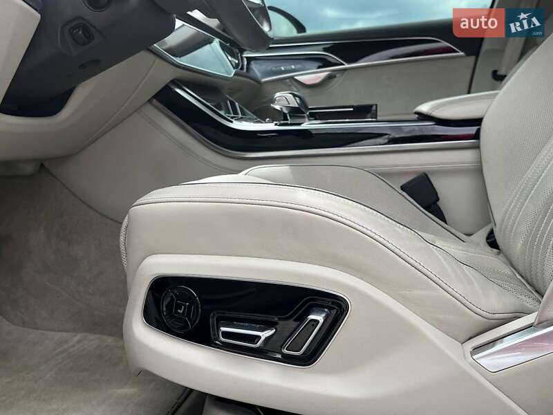Седан Audi A8 2018 в Львові