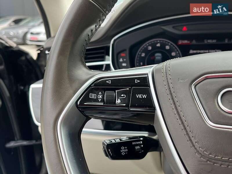 Седан Audi A8 2018 в Львові