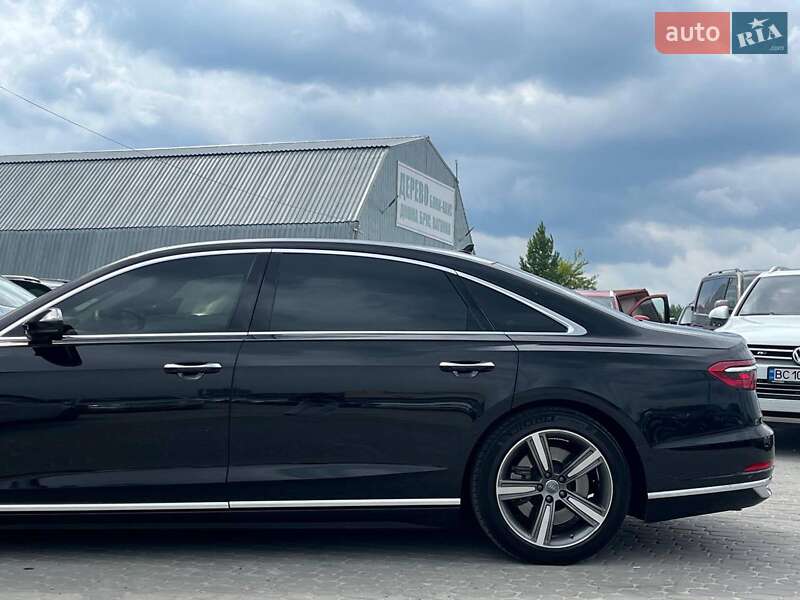 Седан Audi A8 2018 в Львові