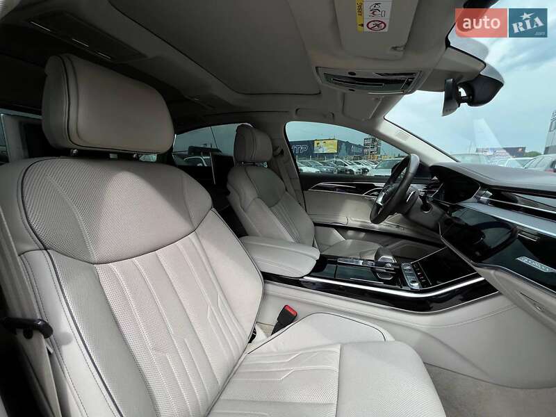 Седан Audi A8 2018 в Львові