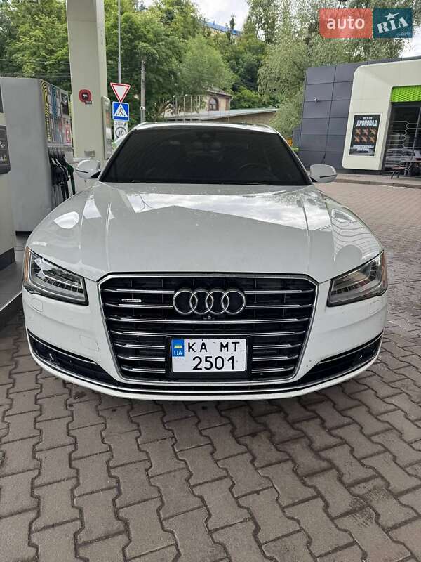Седан Audi A8 2015 в 