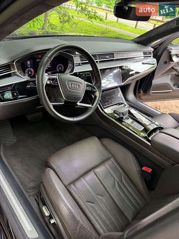 Седан Audi A8 2019 в Черновцах