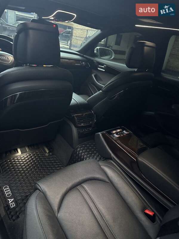 Седан Audi A8 2015 в Киеве