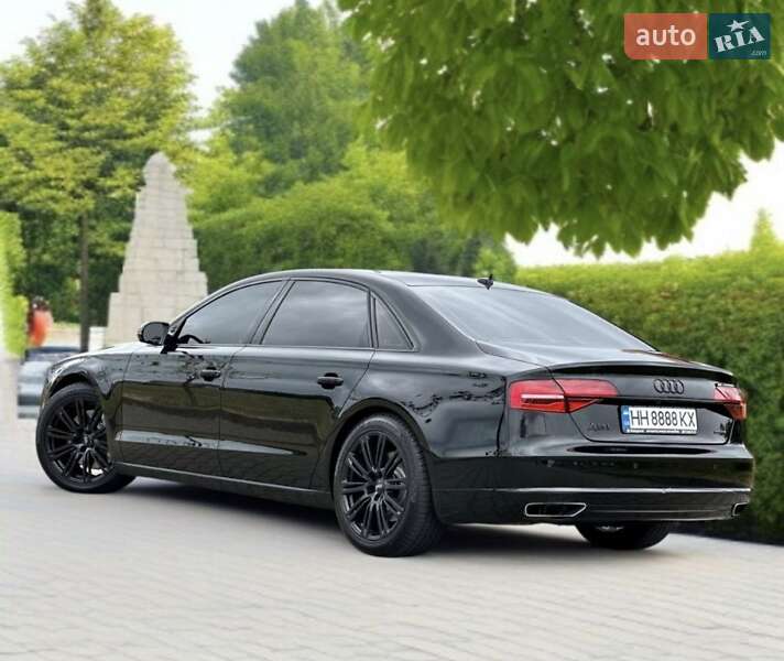 Седан Audi A8 2015 в Измаиле