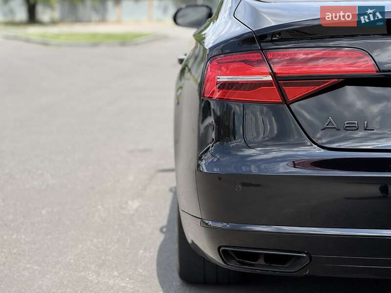 Седан Audi A8 2015 в Дніпрі