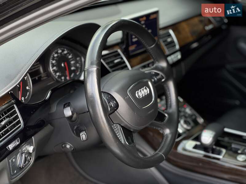 Седан Audi A8 2015 в Дніпрі