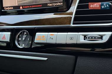 Седан Audi A8 2015 в 