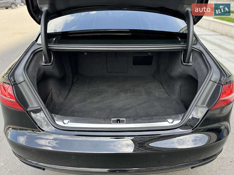 Седан Audi A8 2015 в Дніпрі