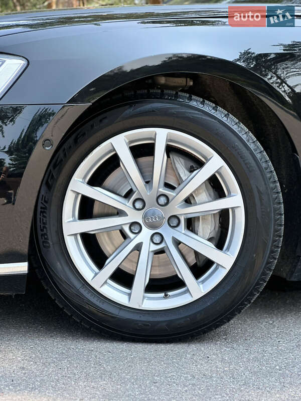Седан Audi A8 2021 в Киеве