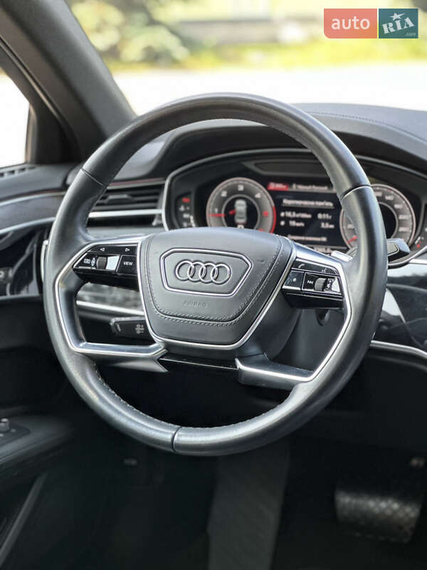 Седан Audi A8 2021 в Киеве