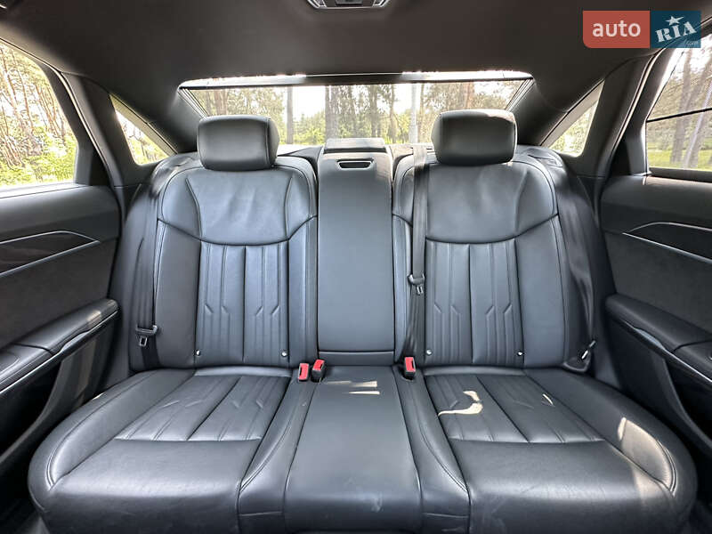 Седан Audi A8 2021 в Киеве
