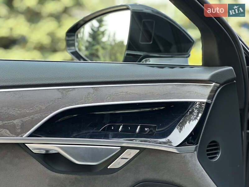 Седан Audi A8 2021 в Киеве