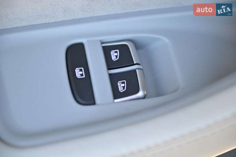 Седан Audi A8 2010 в Рівному