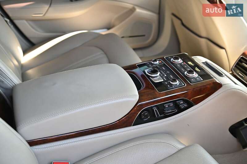 Седан Audi A8 2010 в Рівному