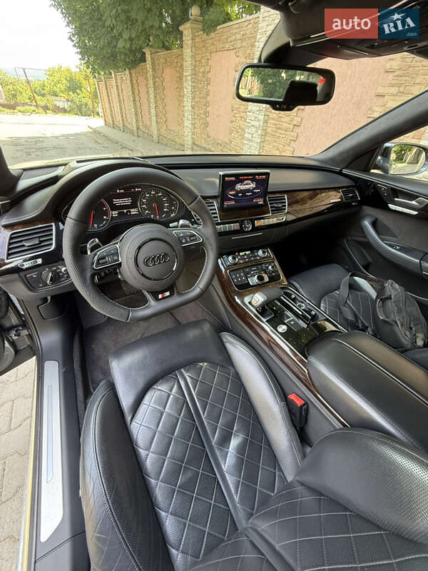 Седан Audi A8 2014 в Чернівцях