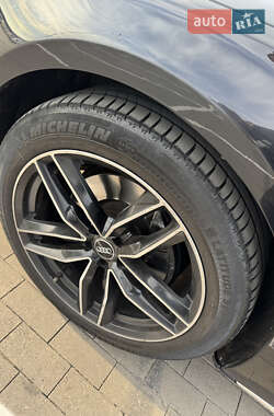 Седан Audi A8 2012 в 