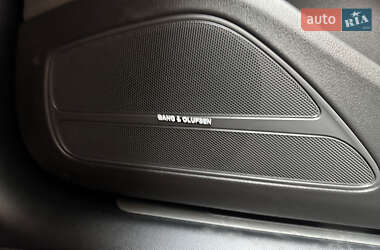 Седан Audi A8 2012 в 