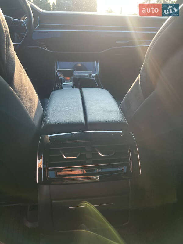 Седан Audi A8 2018 в Львове