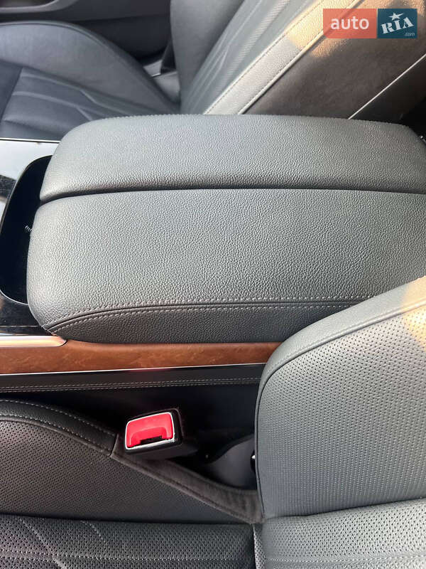 Седан Audi A8 2018 в Львове