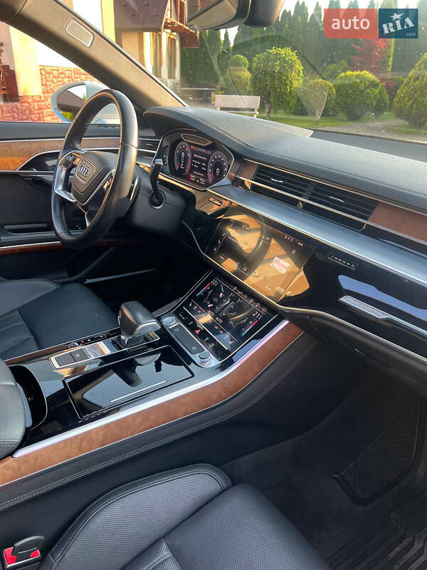 Седан Audi A8 2018 в Львове