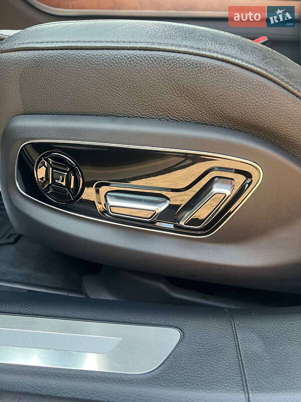 Седан Audi A8 2018 в Львове