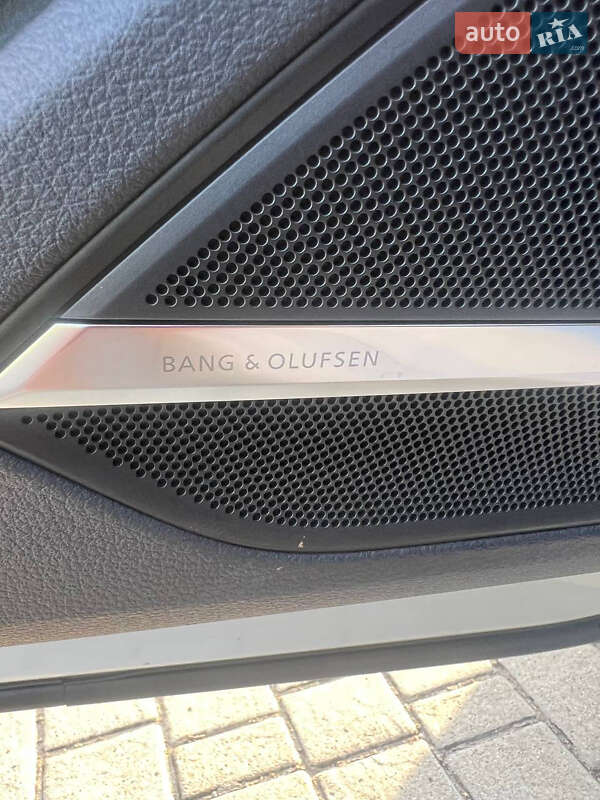 Седан Audi A8 2018 в Львове